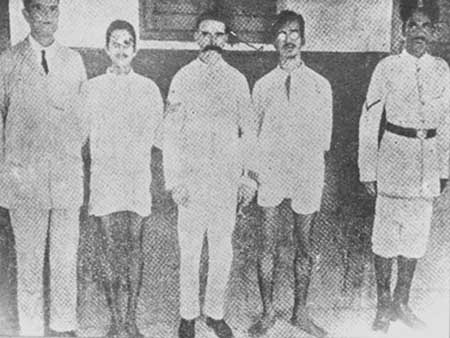 Kanailal Dutta & Satyendra Nath Basu, two great revolutionaries in chains, at the Aliporer Court.jpg